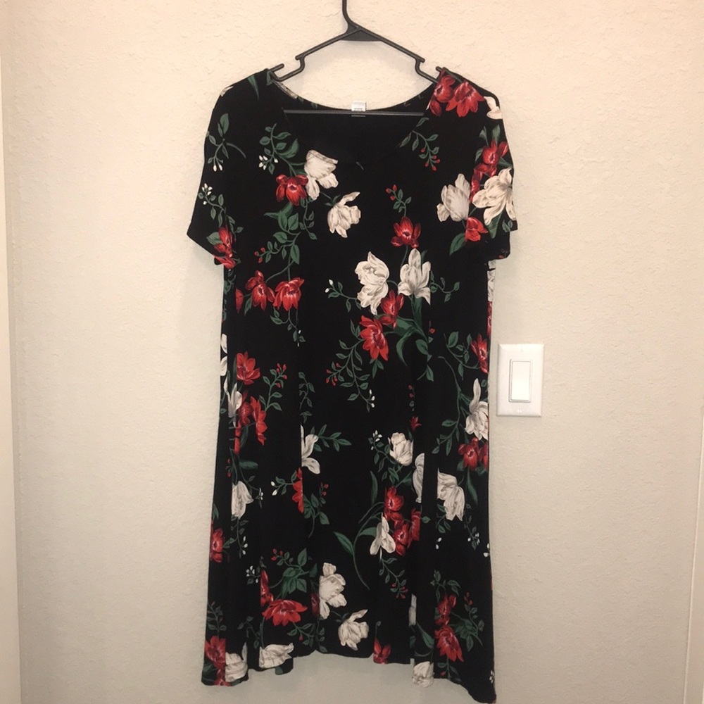 Black short sleeve dress